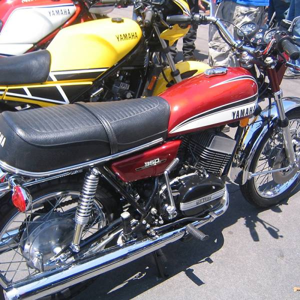 Yamaha_RD350_1973-1975-3_original